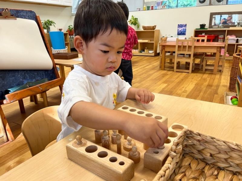 Toddler independently learning shapes and puzzles at Lifetime Montessori School 